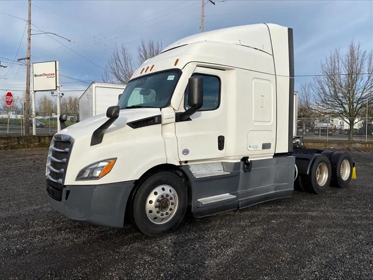 2022 Freightliner Cascadia - Sleeper