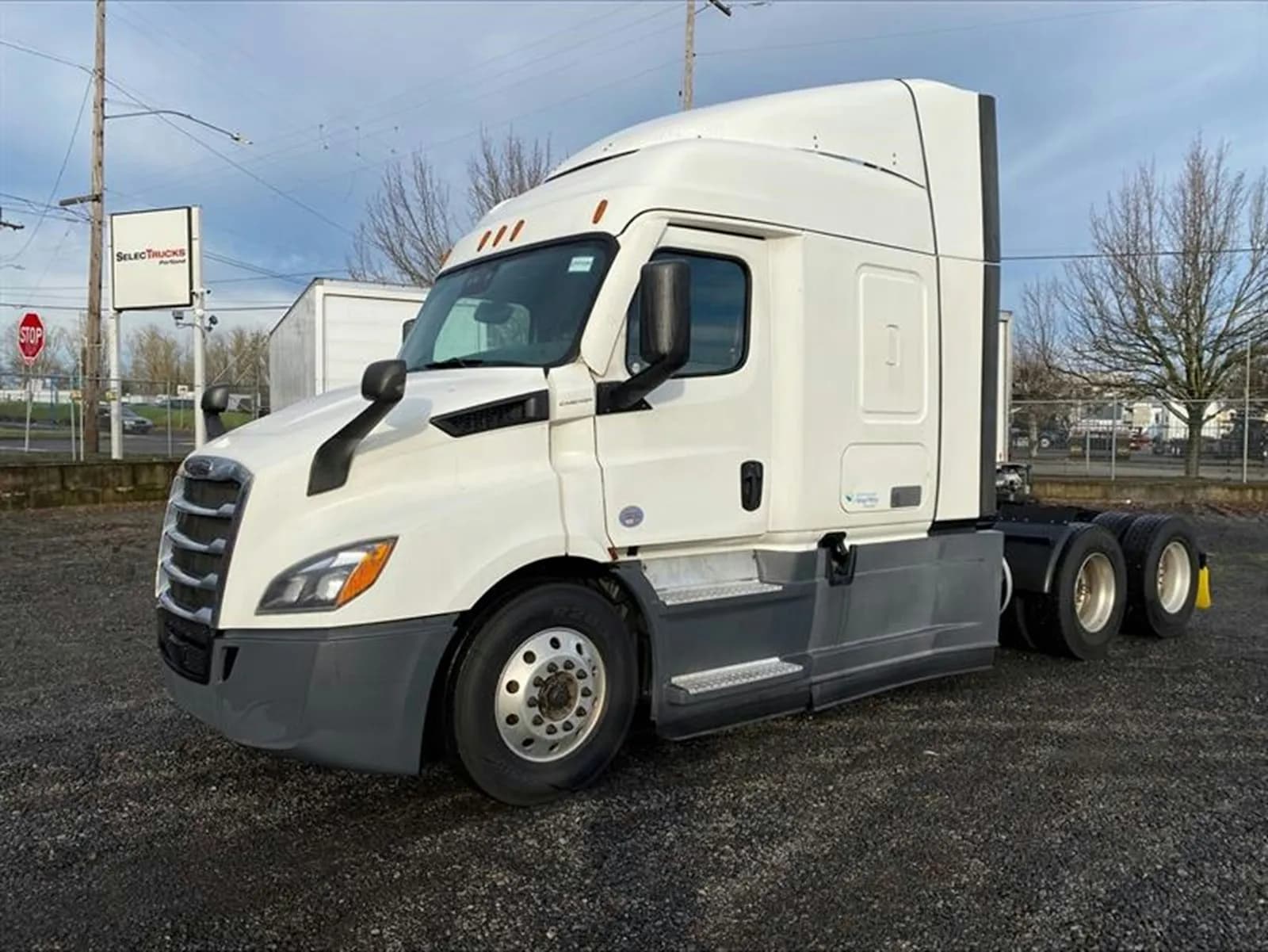 2022 Freightliner PE116SLP - Sleeper
