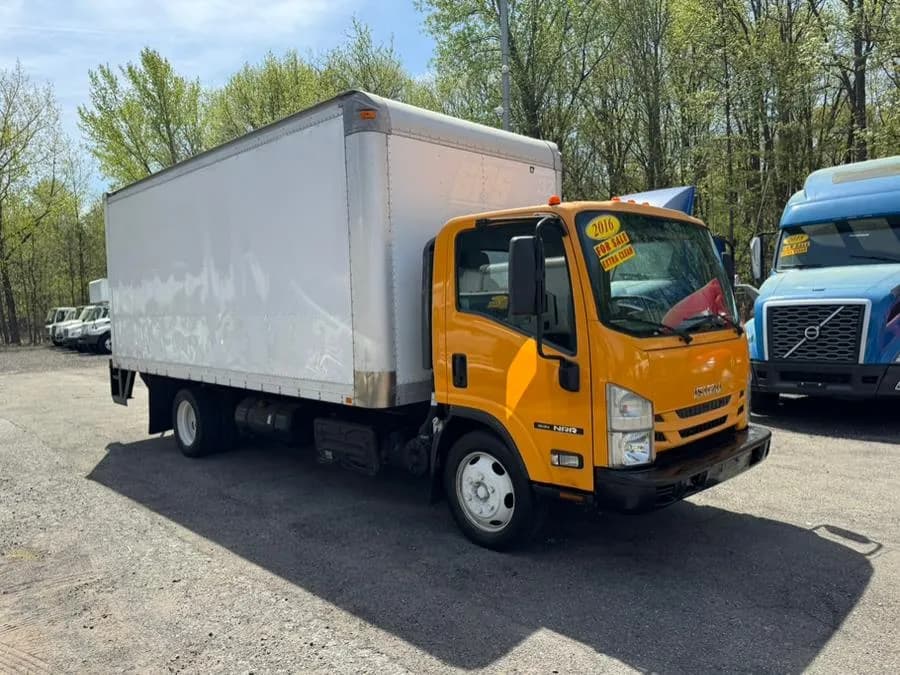 2016 Isuzu NRR DSL REG AT - Box