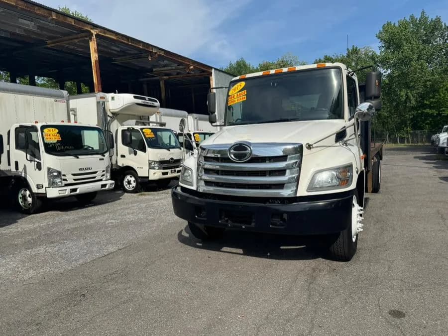 2015 Hino 268 - Flatbed