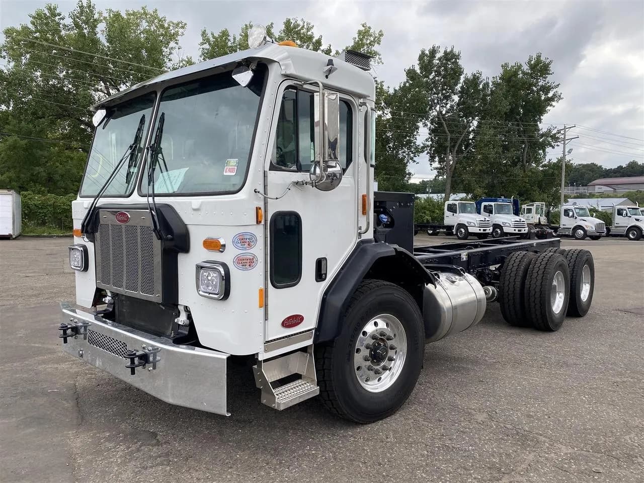 2025 Peterbilt 520 - Chassis