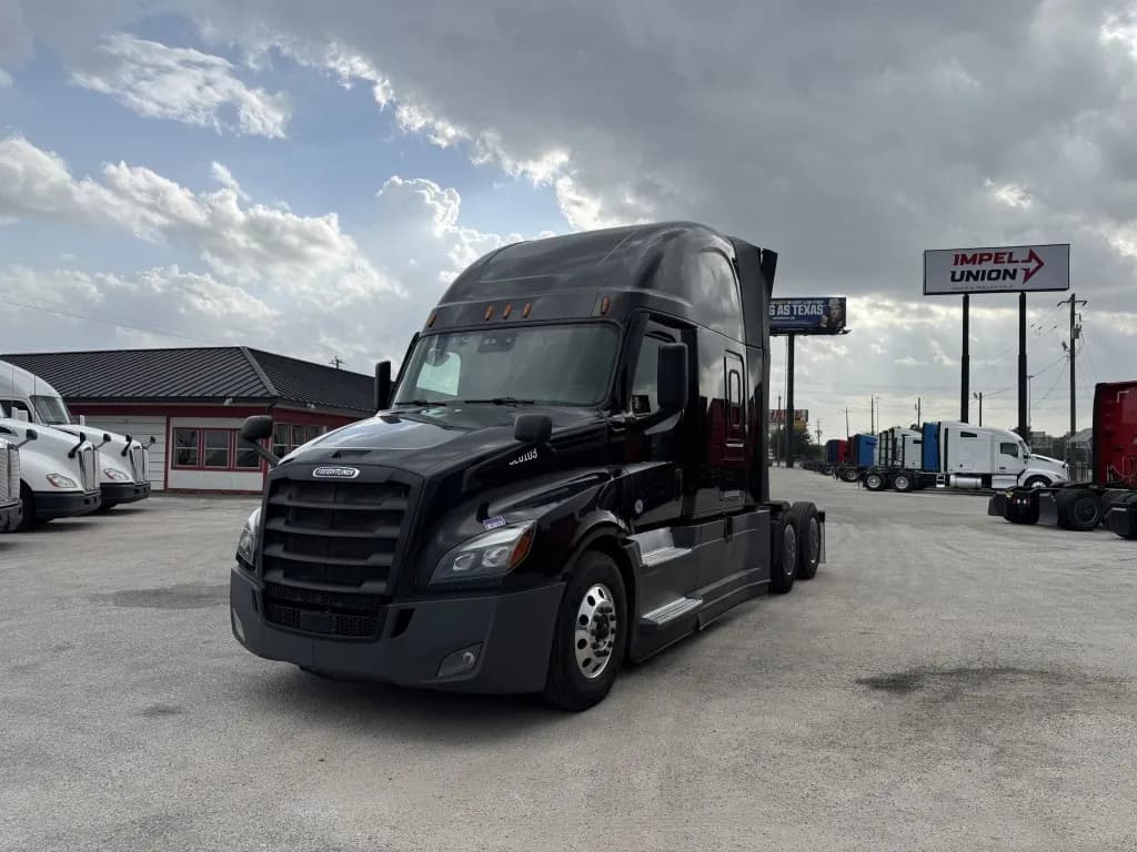 2022 Freightliner Cascadia - Sleeper