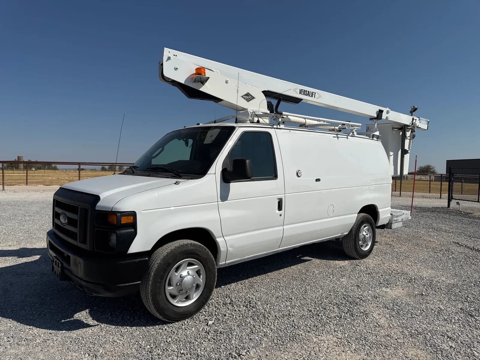 2012 Ford E-350 Super Duty - Vans
