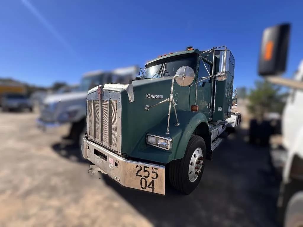 2004 Kenworth T800 Tandem Axle - Sleeper