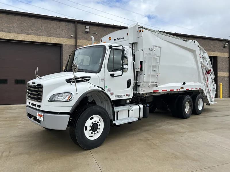 2025 Freightliner M2 106 - Garbage