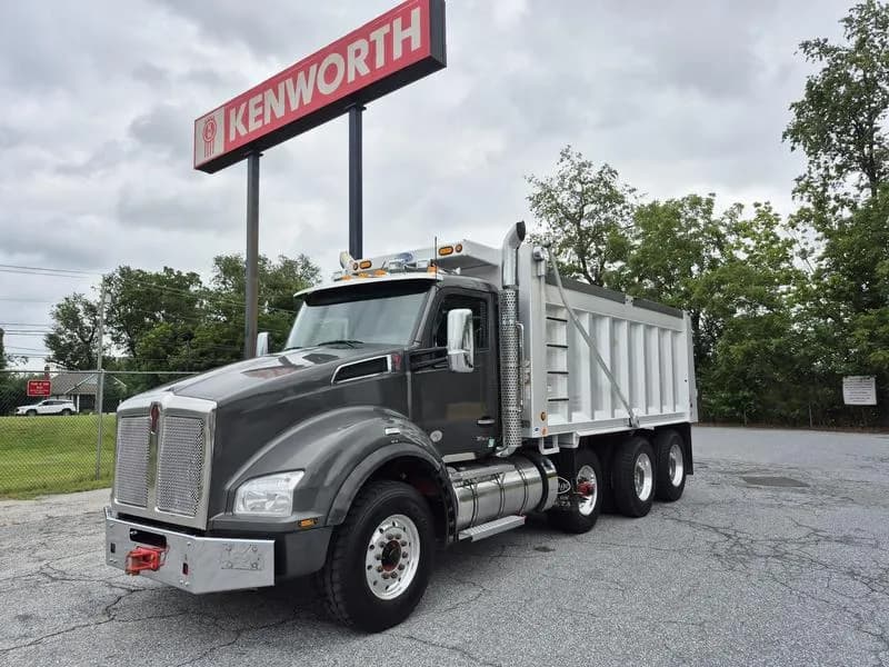 2023 Kenworth T880