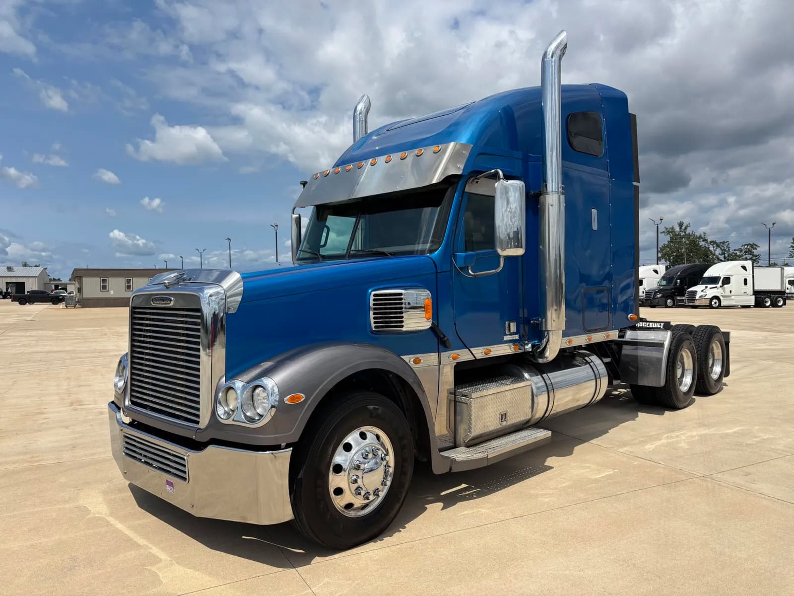 2017 Freightliner Coronado - Glider Kit Trucks