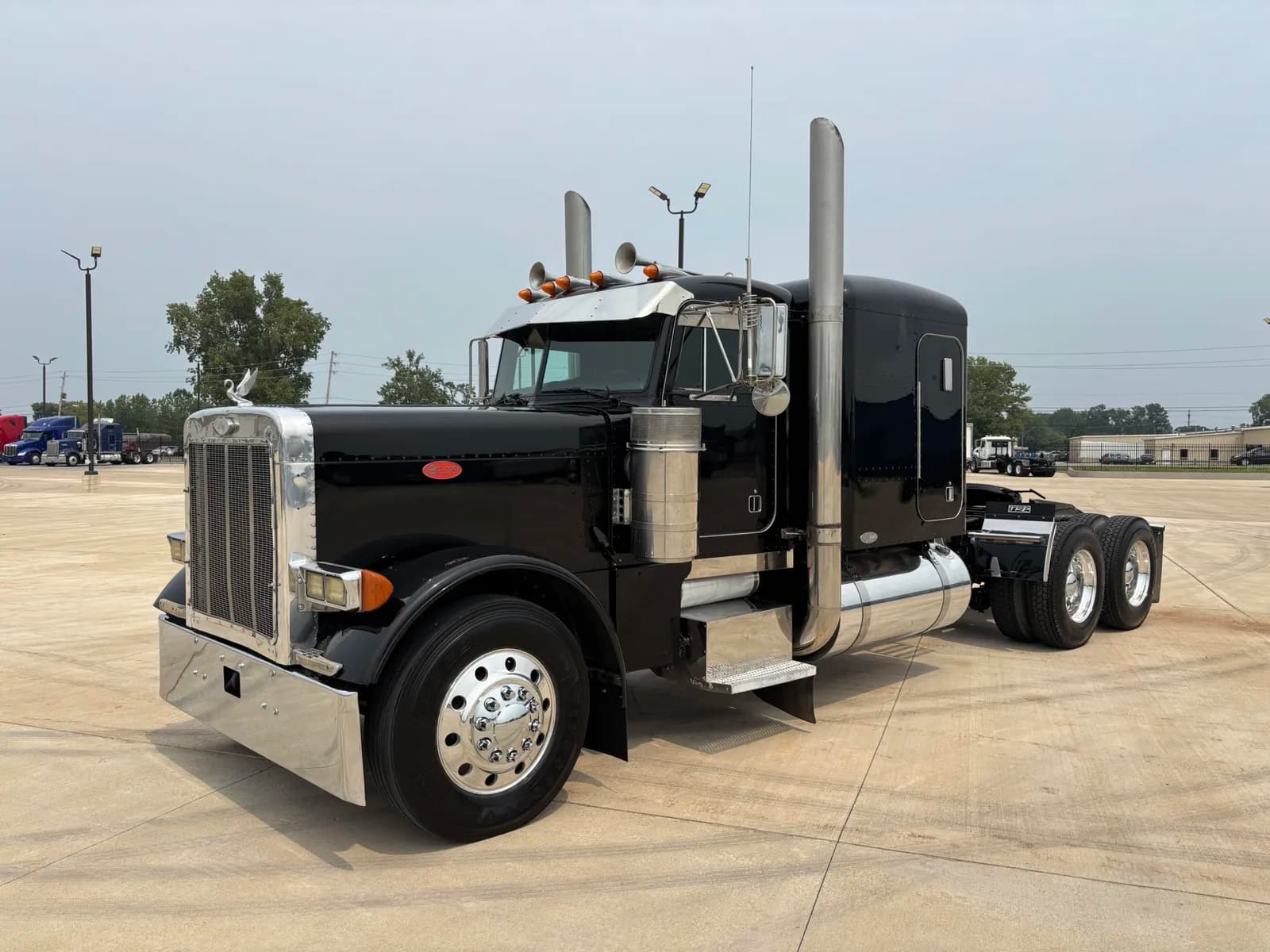 2001 Peterbilt 379EXHD - Sleeper