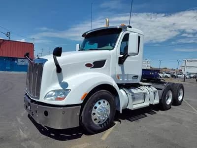 2018 Peterbilt 579 Tandem Day Cab Cummins Automatic Jake brake Traction Control - Day Cab