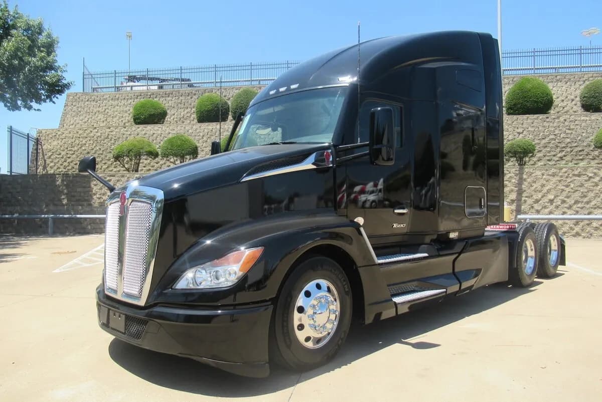2023 Kenworth T680 - Sleeper