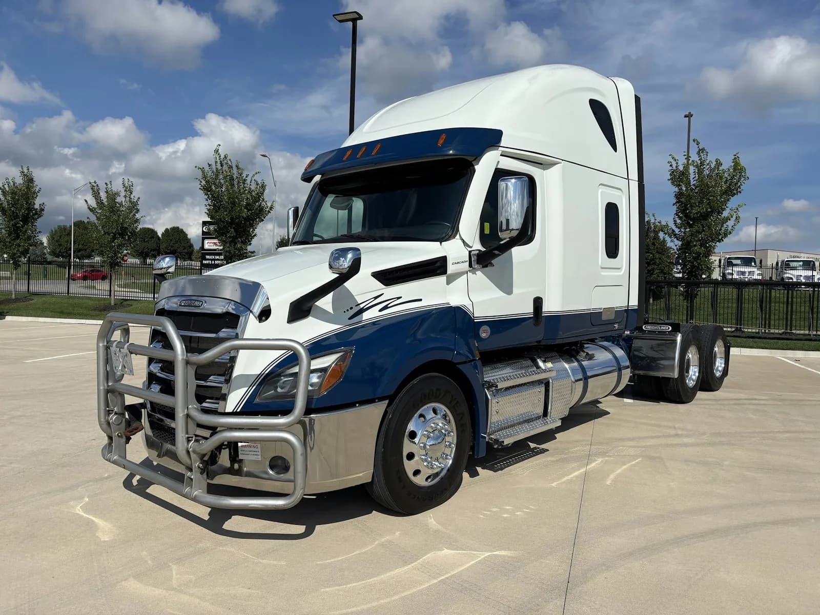 2024 Freightliner PT126SLP