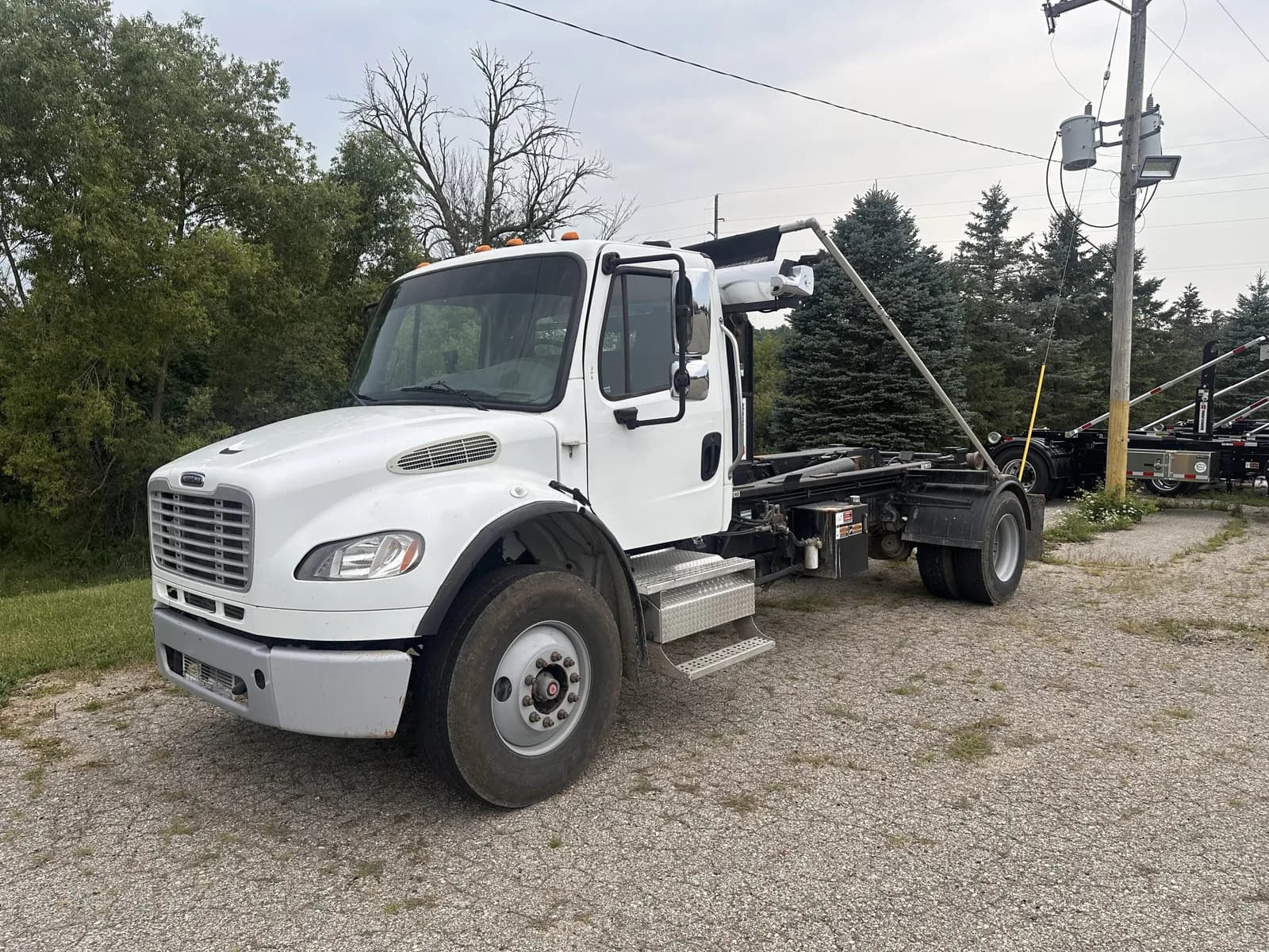 2009 Freightliner M2 - Service