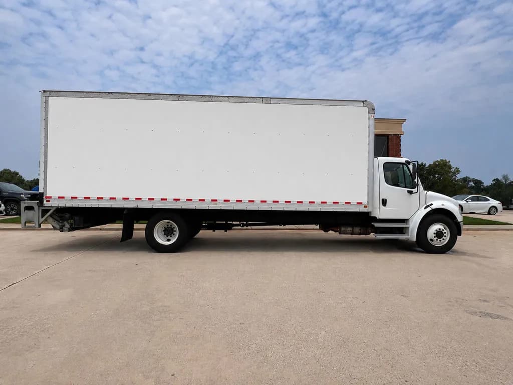 2020 Freightliner M2 106 - Box