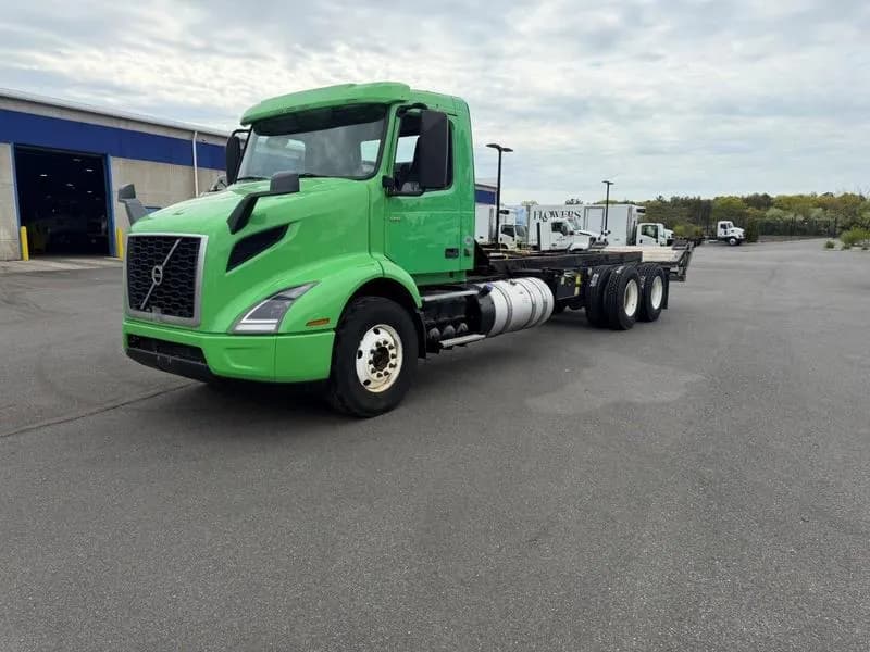 2020 Volvo VNR64T