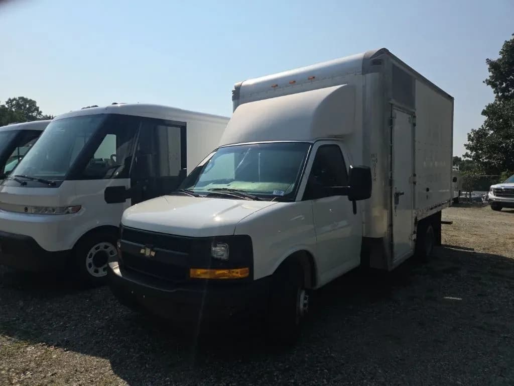2017 Chevrolet Express 3500 - Box
