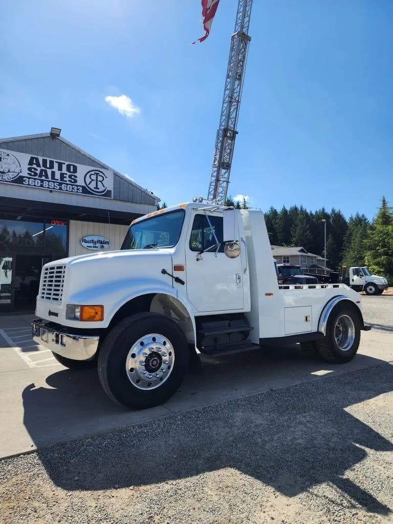 1993 International 4900 9' - Flatbed