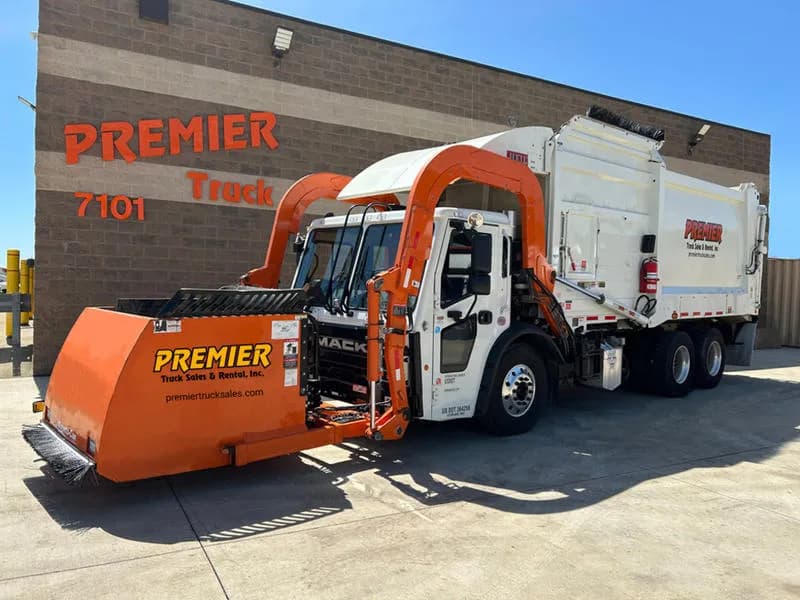 2025 Mack Trucks LR64R - Garbage