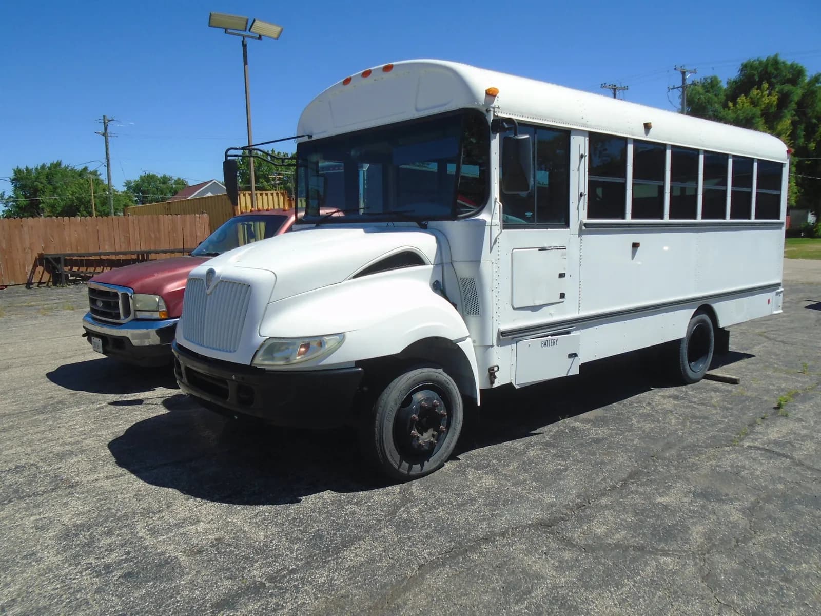 2008 Ic Corporati 3000 - Passenger Bus / Shuttle Bus / SUV