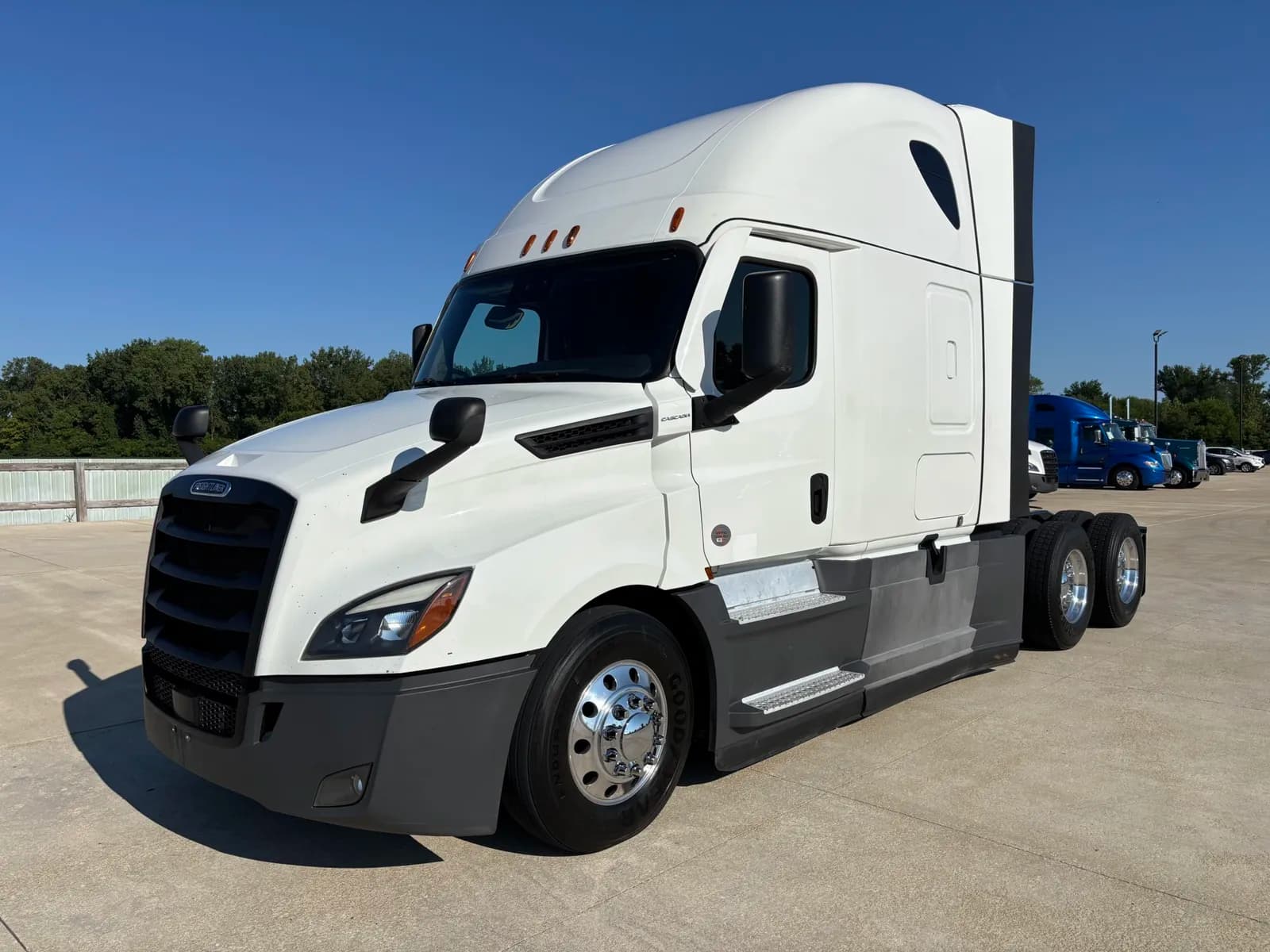 2020 Freightliner Cascadia - Sleeper