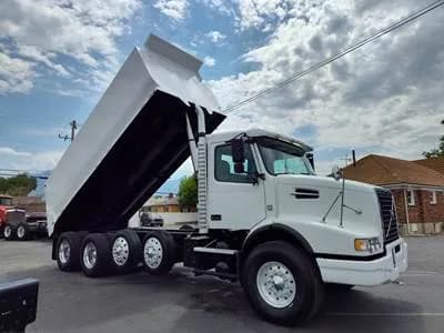 2009 Volvo VHD - Dump