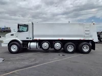 2009 Volvo VHD - Dump