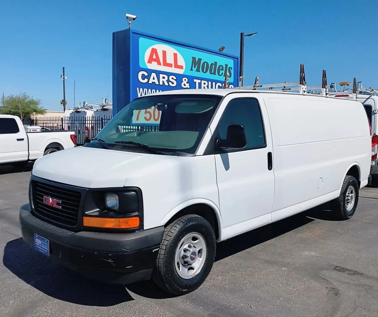 2017 GMC SAVANA 3500 CARGO - Vans