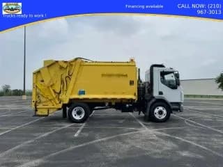 2017 Peterbilt 220 - Garbage