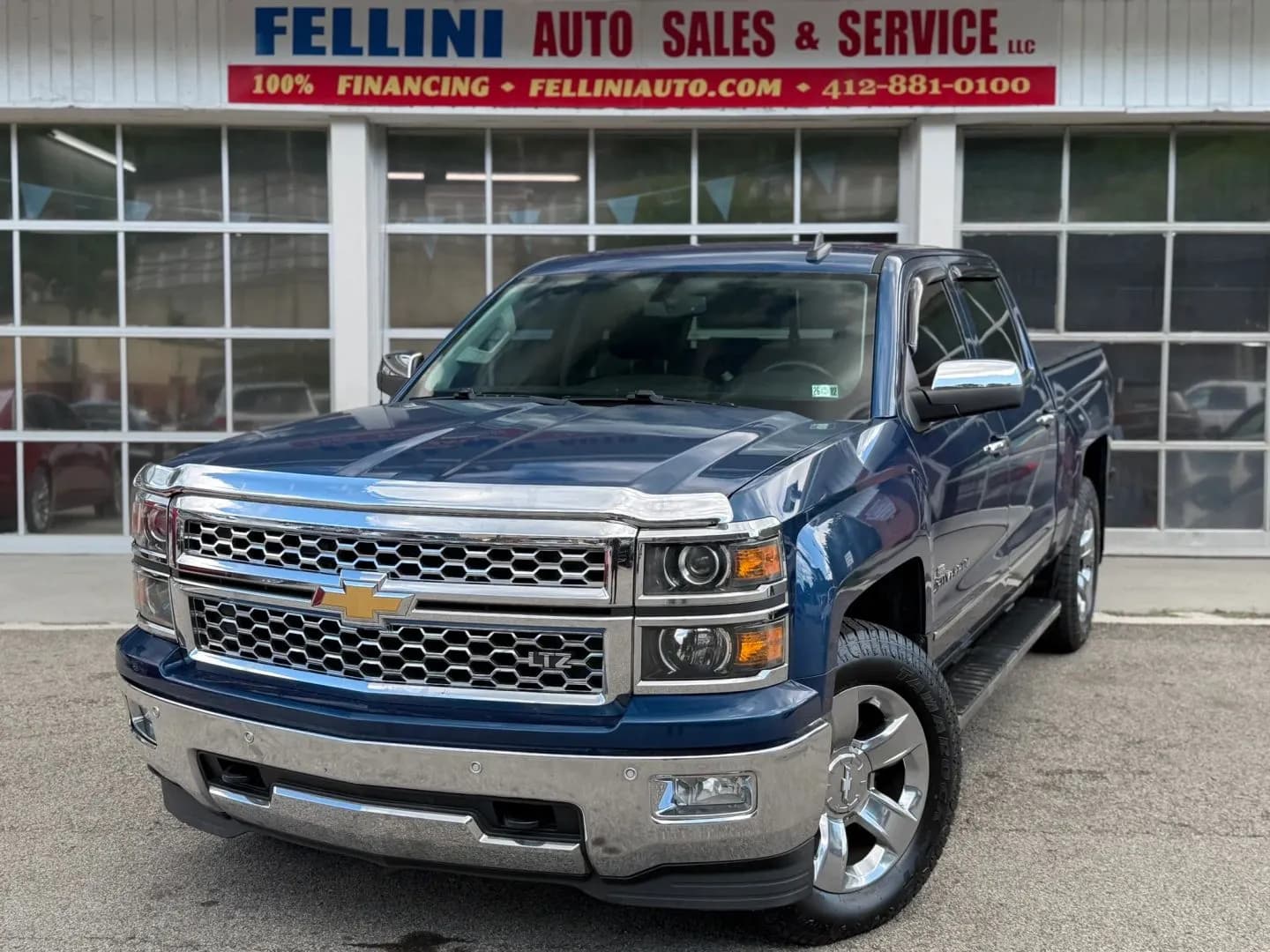 2015 Chevrolet SILVERADO 1500 CREW CAB - Pickup