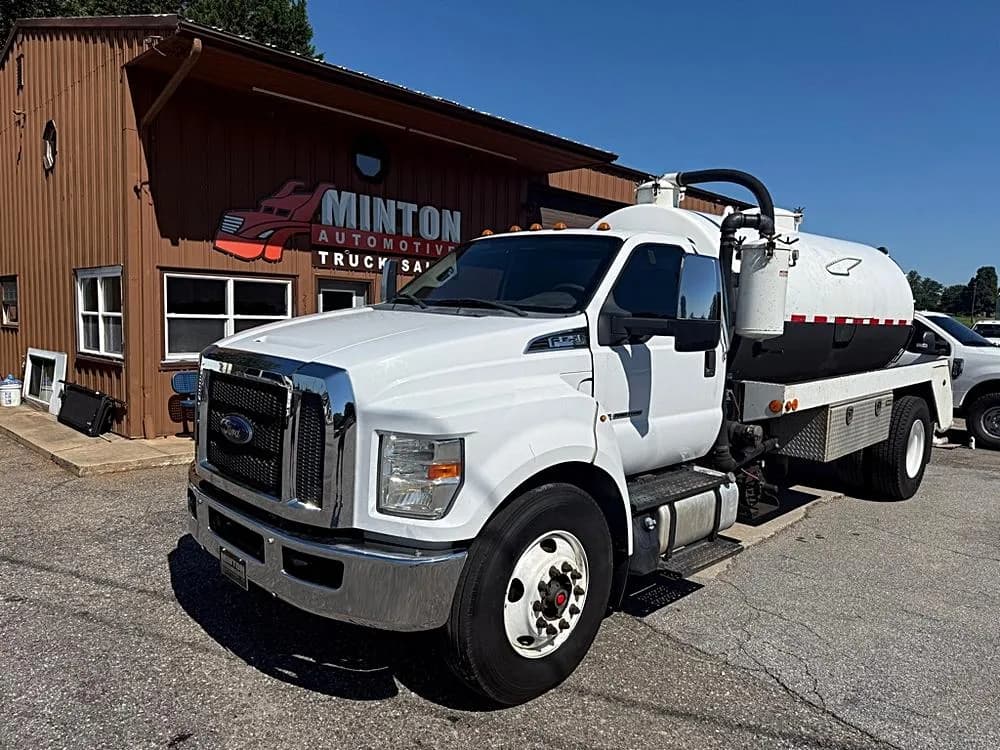 2017 Ford F750 - Septic Tank Trucks