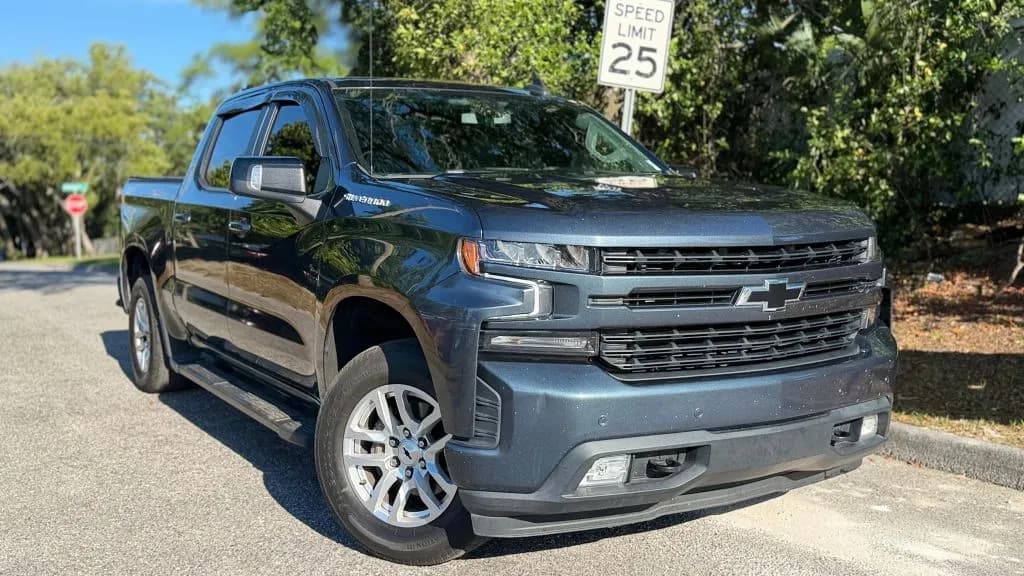 2021 Chevrolet SILVERADO 1500 CREW CAB - Pickup