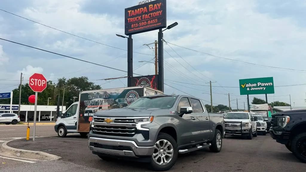 2023 Chevrolet SILVERADO 1500 CREW CAB - Pickup