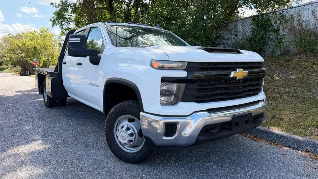 2024 Chevrolet SILVERADO 3500 HD CREW CAB & - Chassis