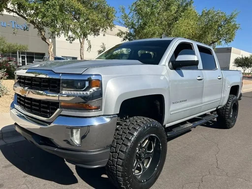 2017 Chevrolet SILVERADO 1500 CREW CAB - Pickup
