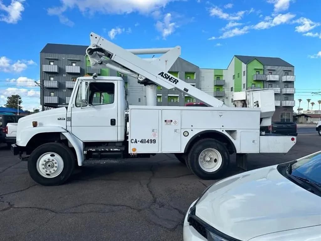 1998 Freightliner FL60 - Bucket