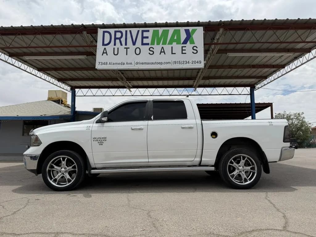 2014 Ram 1500 CREW CAB - Pickup