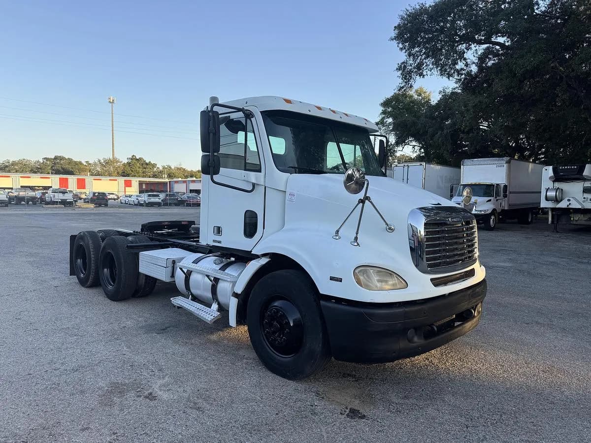 2005 Freightliner Columbia - Sleeper