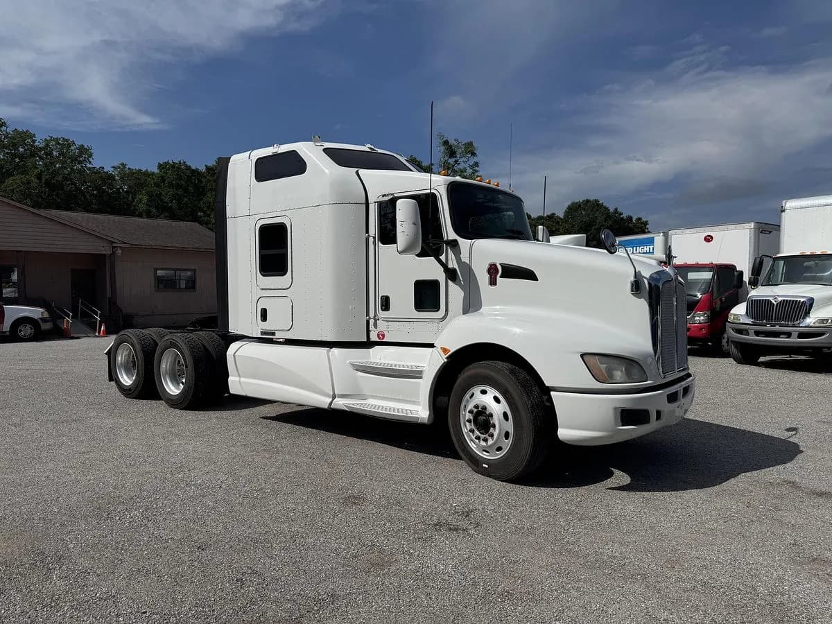 2013 Kenworth T660 - Sleeper