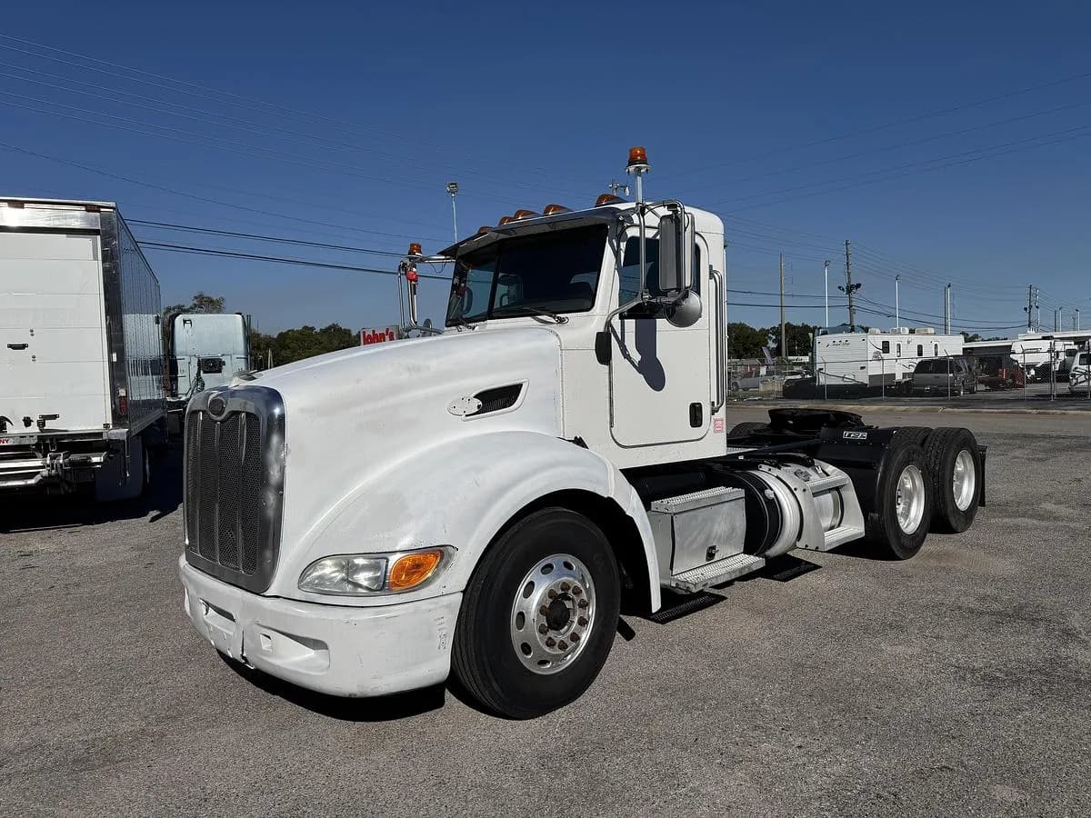 2012 Peterbilt 386 - Sleeper