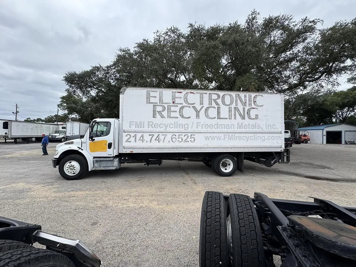 2006 Freightliner M2 106 - Vans