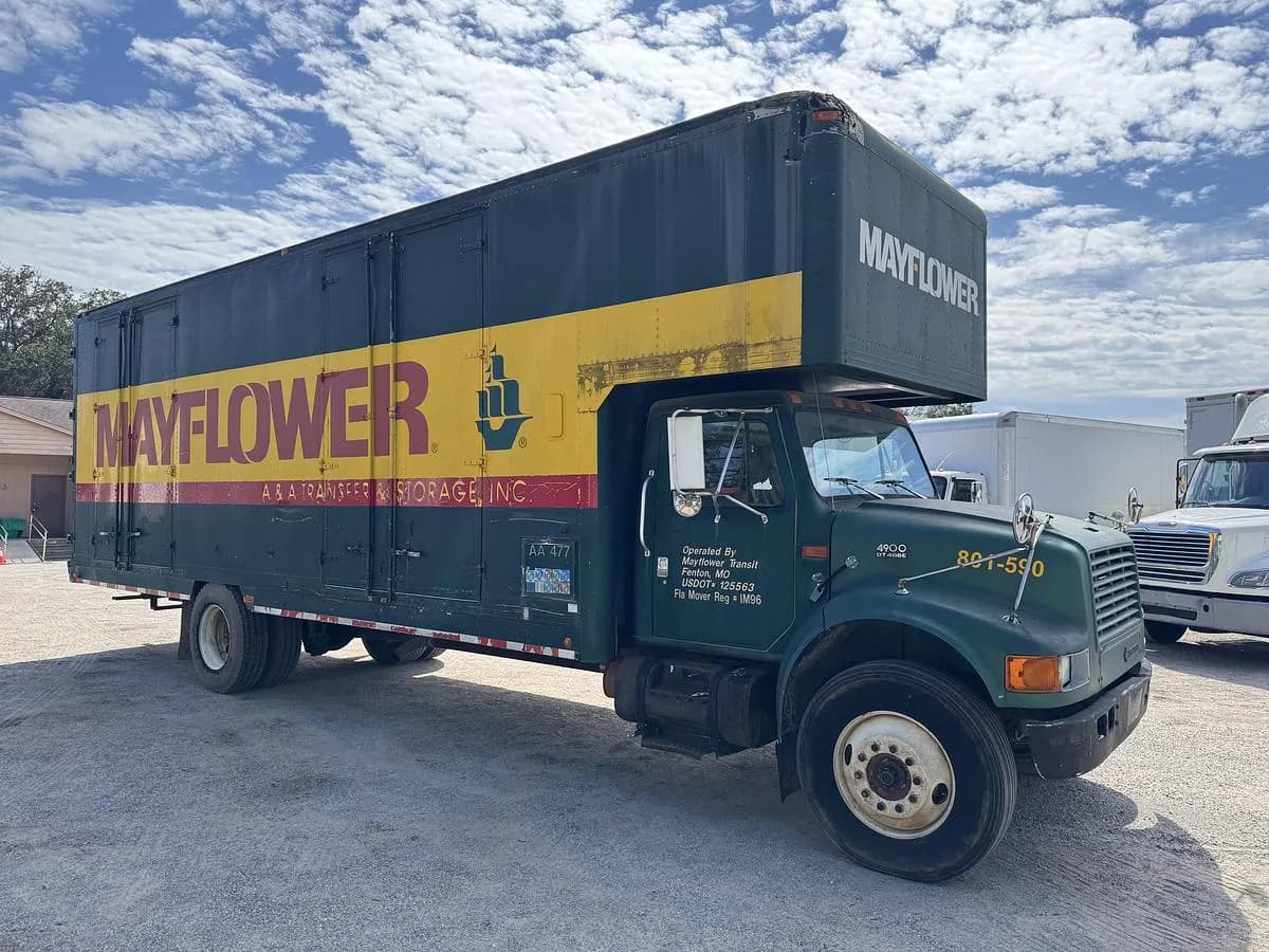 2000 International 4900 - Box