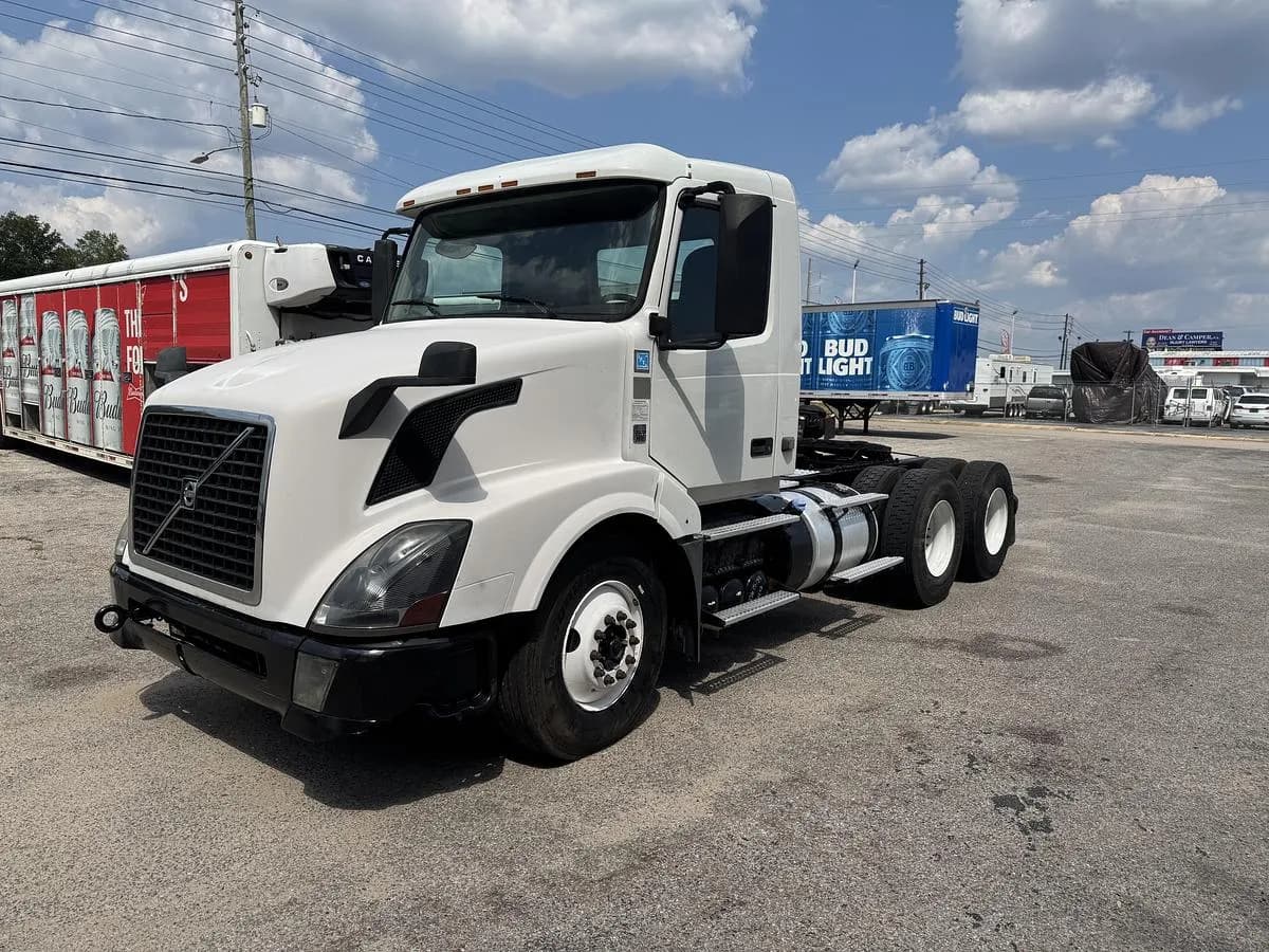 2013 Volvo VNL - Day Cab