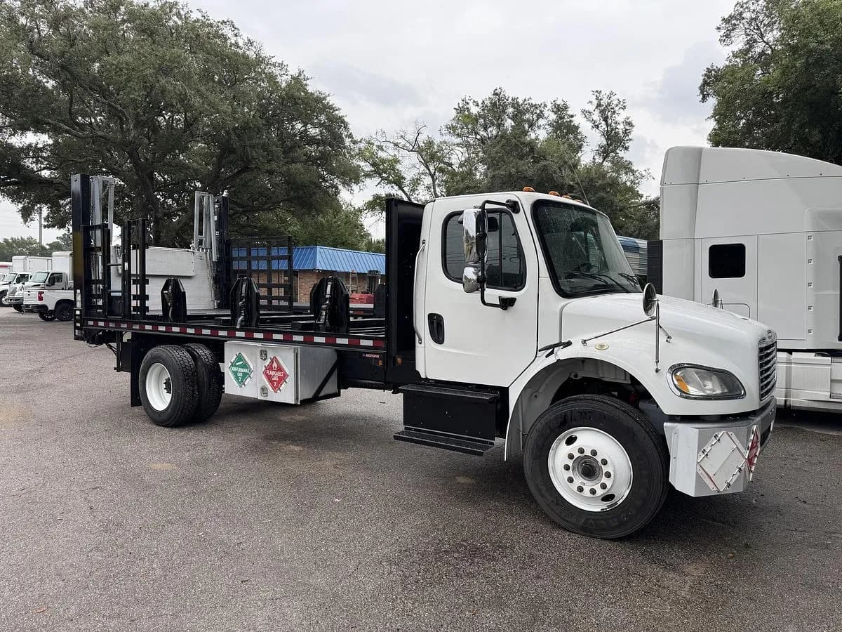 2015 Freightliner M2 106 - Flatbed