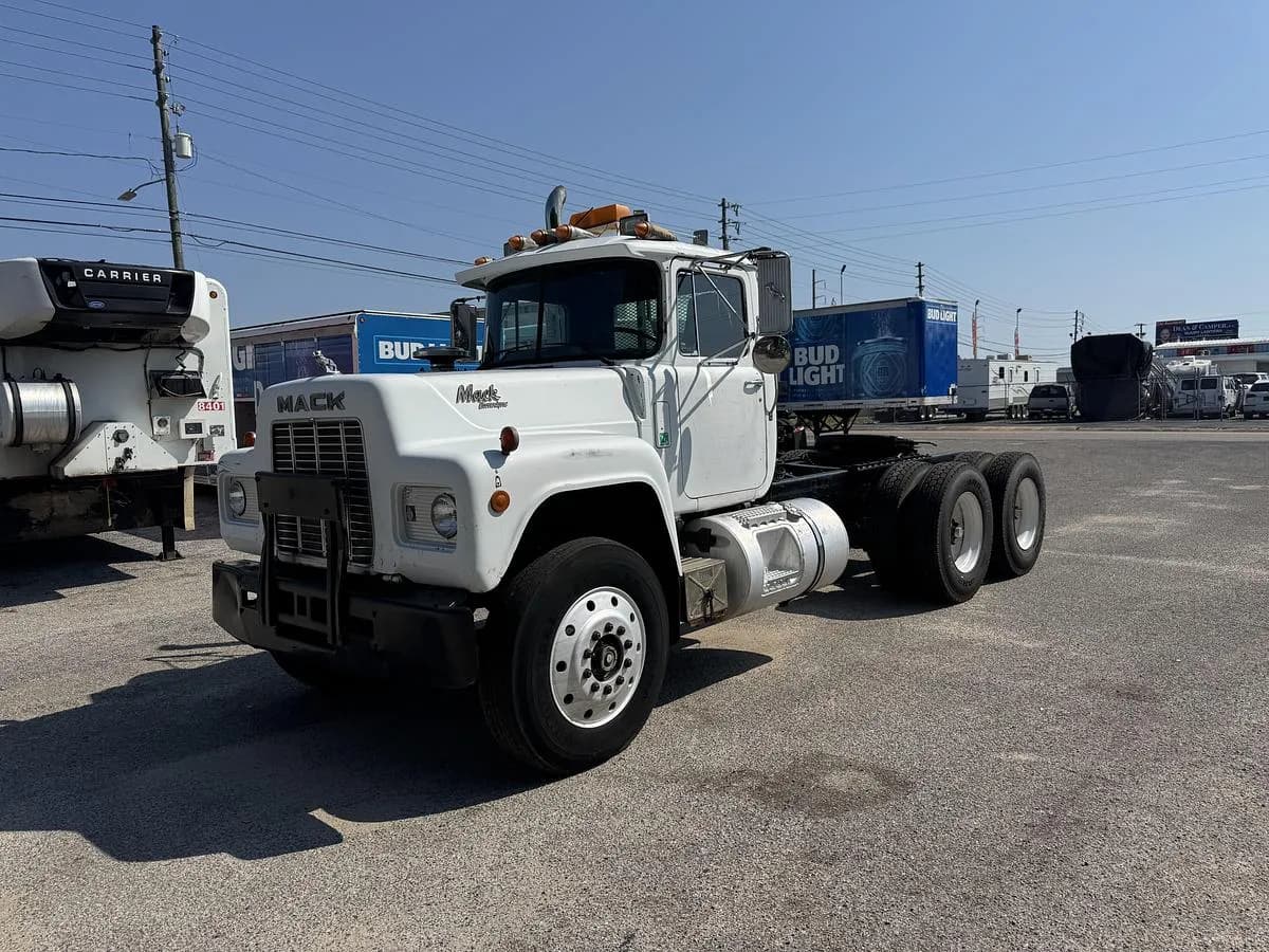 1990 Mack RD 688S - Sleeper