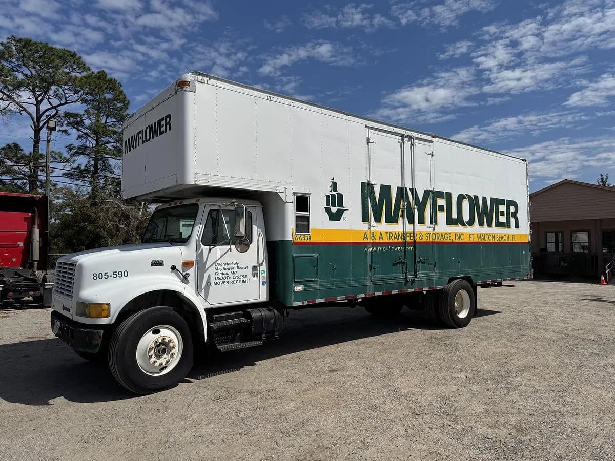 1998 International 4700 - Box