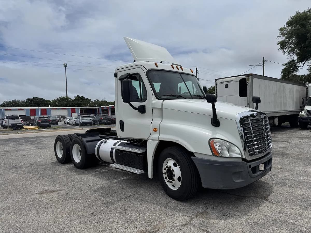 2016 Freightliner Cascadia - Day Cab