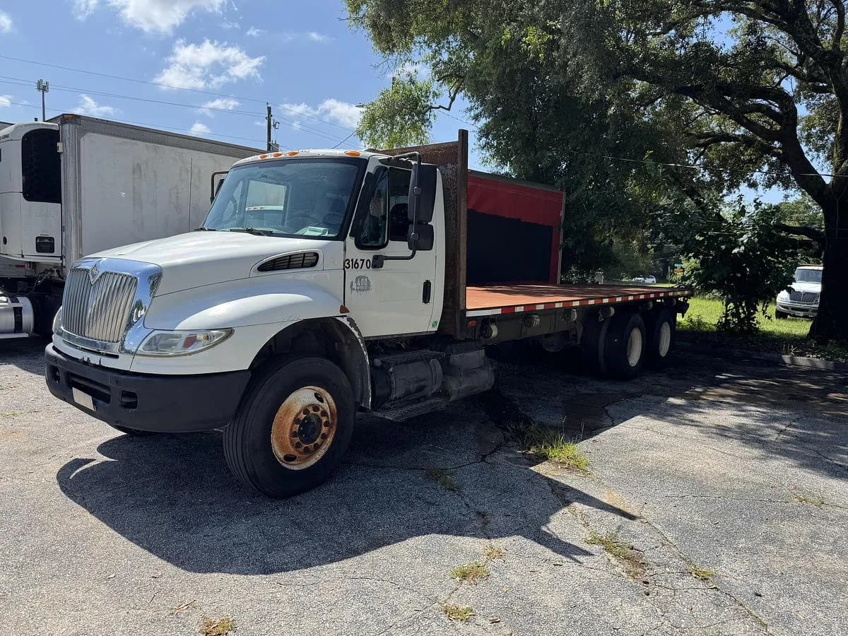 2005 International 4400 - Flatbed