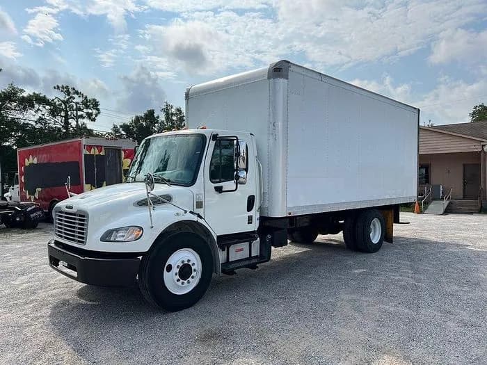 2015 Freightliner M2 106 - Box