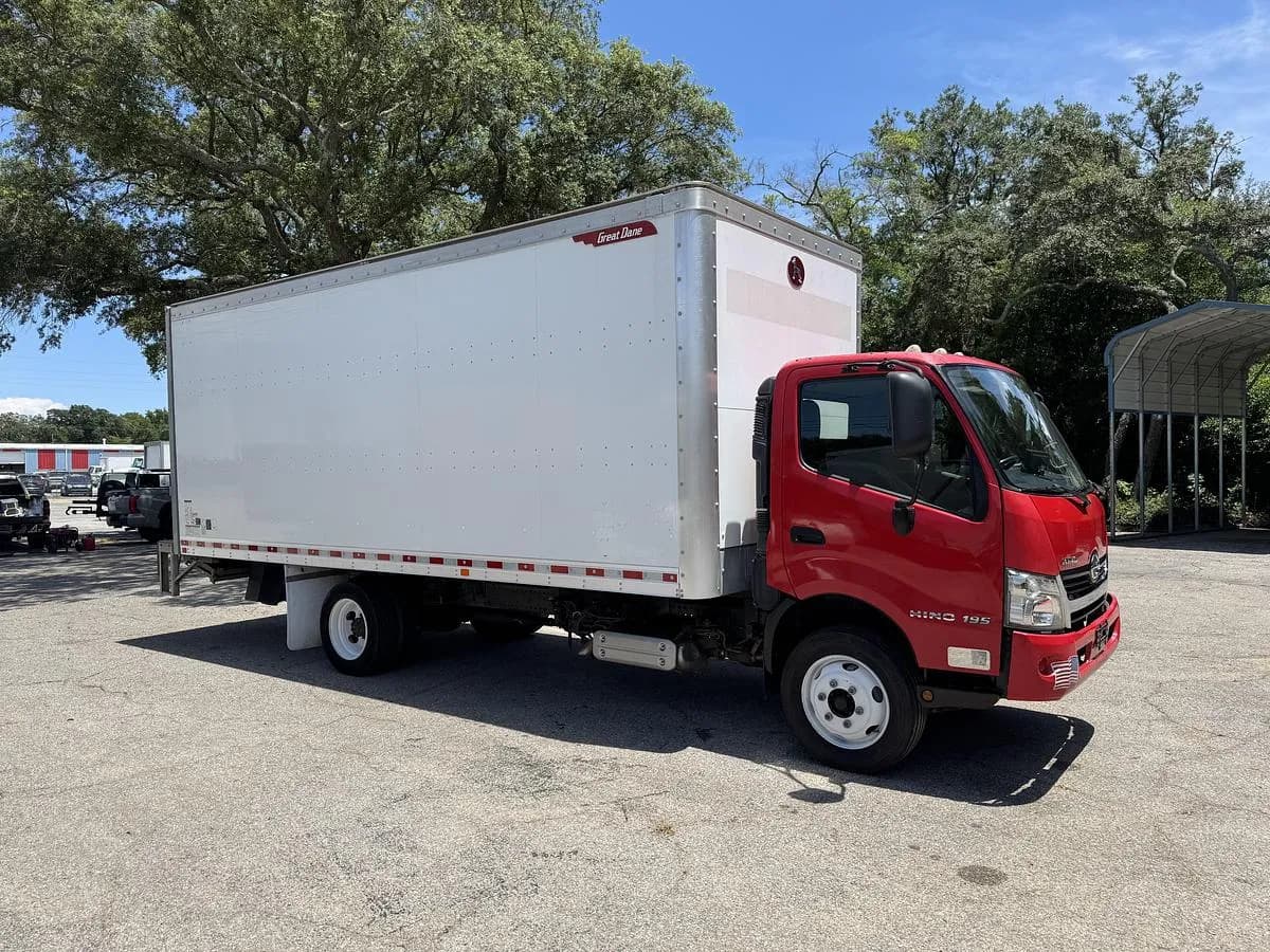 2019 Hino 195 - Vans