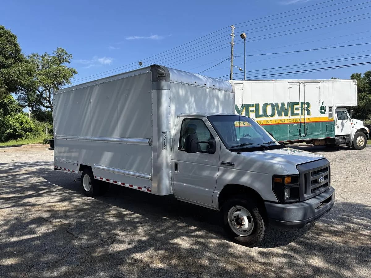 2017 Ford E-350 - Box