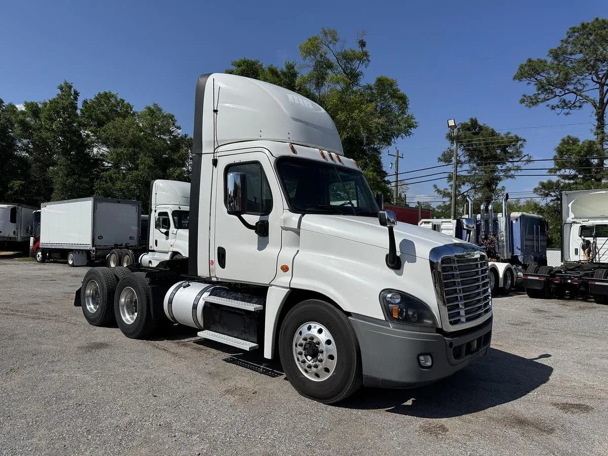 2019 Freightliner Cascadia - Sleeper